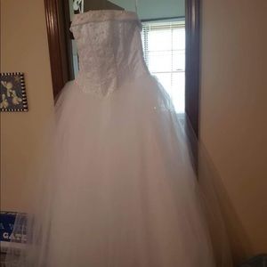 NEW with tags David’s Bridal gown